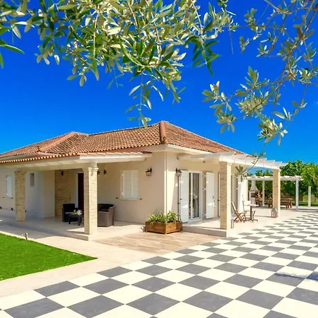 Villa Vigneto *